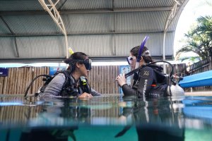 澳大利亚-大堡礁潜水王五星潜水中心(Divers Den Cairns)潜水