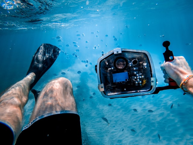 不管你是因为什么初衷而在海里第一次按下快门，你对水下摄影的热爱，其实都是推广海洋保护的强大工具。